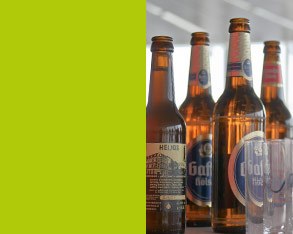 Botellas de K&ouml;lsch preparadas para una cata